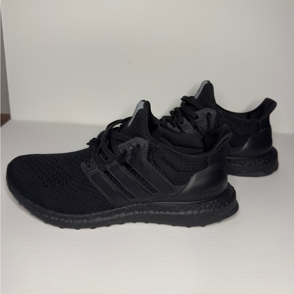 Adidas Men’s UltraBoost 1.0 DNA Shoes size 8.5 - Picture 2 of 9